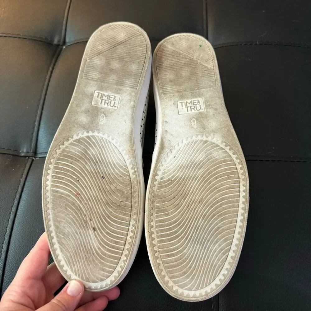 Time and Tru Women’s White Slip-On Shoe w/ Memory Foam